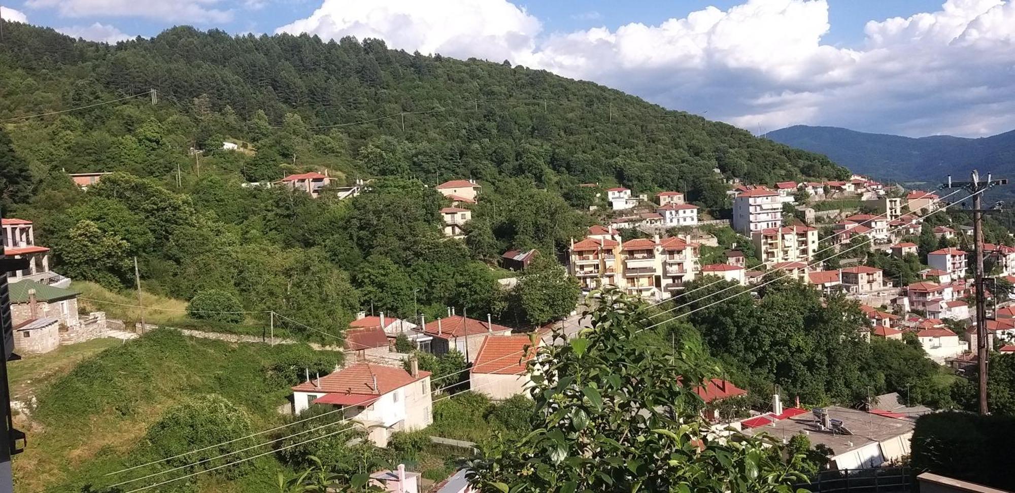Το Σπίτι Της Ευτυχίας Στούντιο Lägenhet Karpenísion Exteriör bild